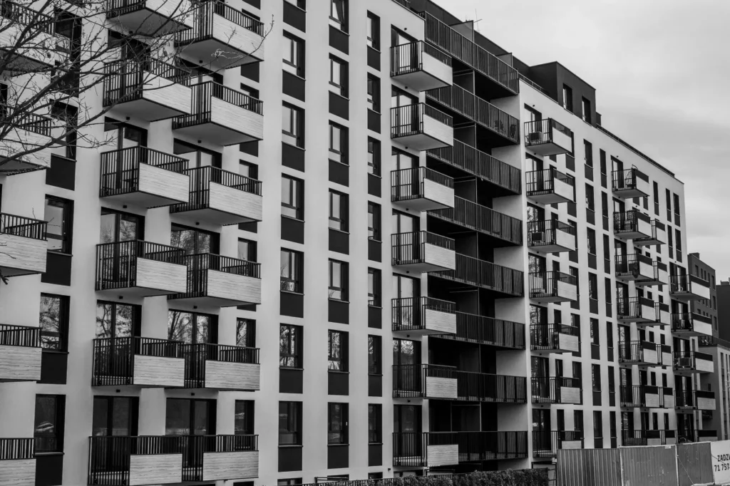 Продажба на имот от повече наследници